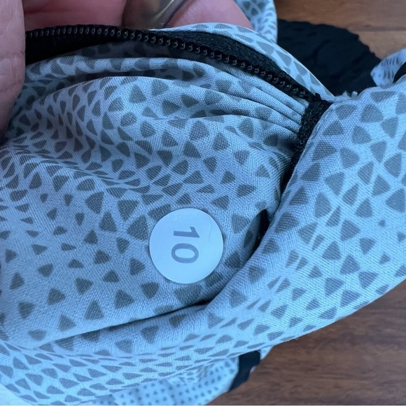 LULULEMON Tracker Short III Diamond Camo Silver size 10 - Picture 6 of 6